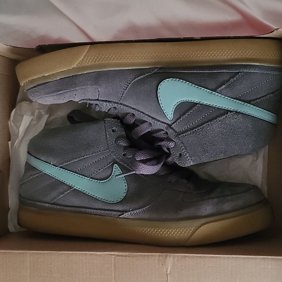 Cute Nike SB's. - Picture 2 of 2